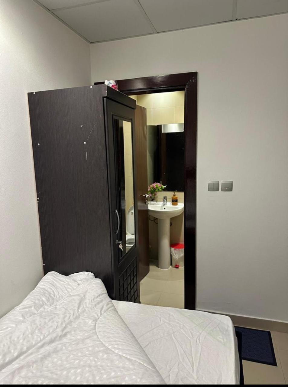 Four Stars Hostel Dubai Exterior photo