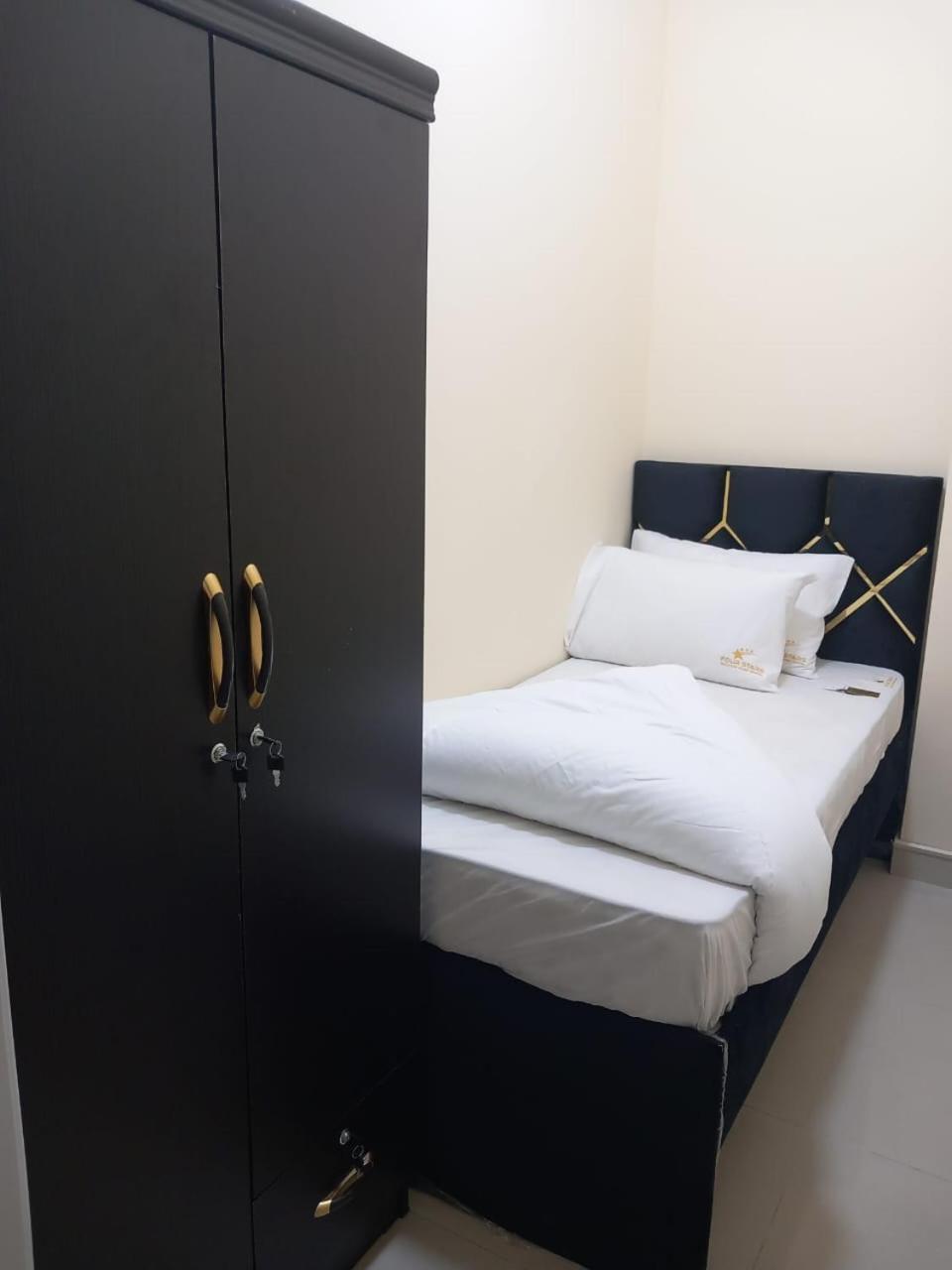 Four Stars Hostel Dubai Exterior photo