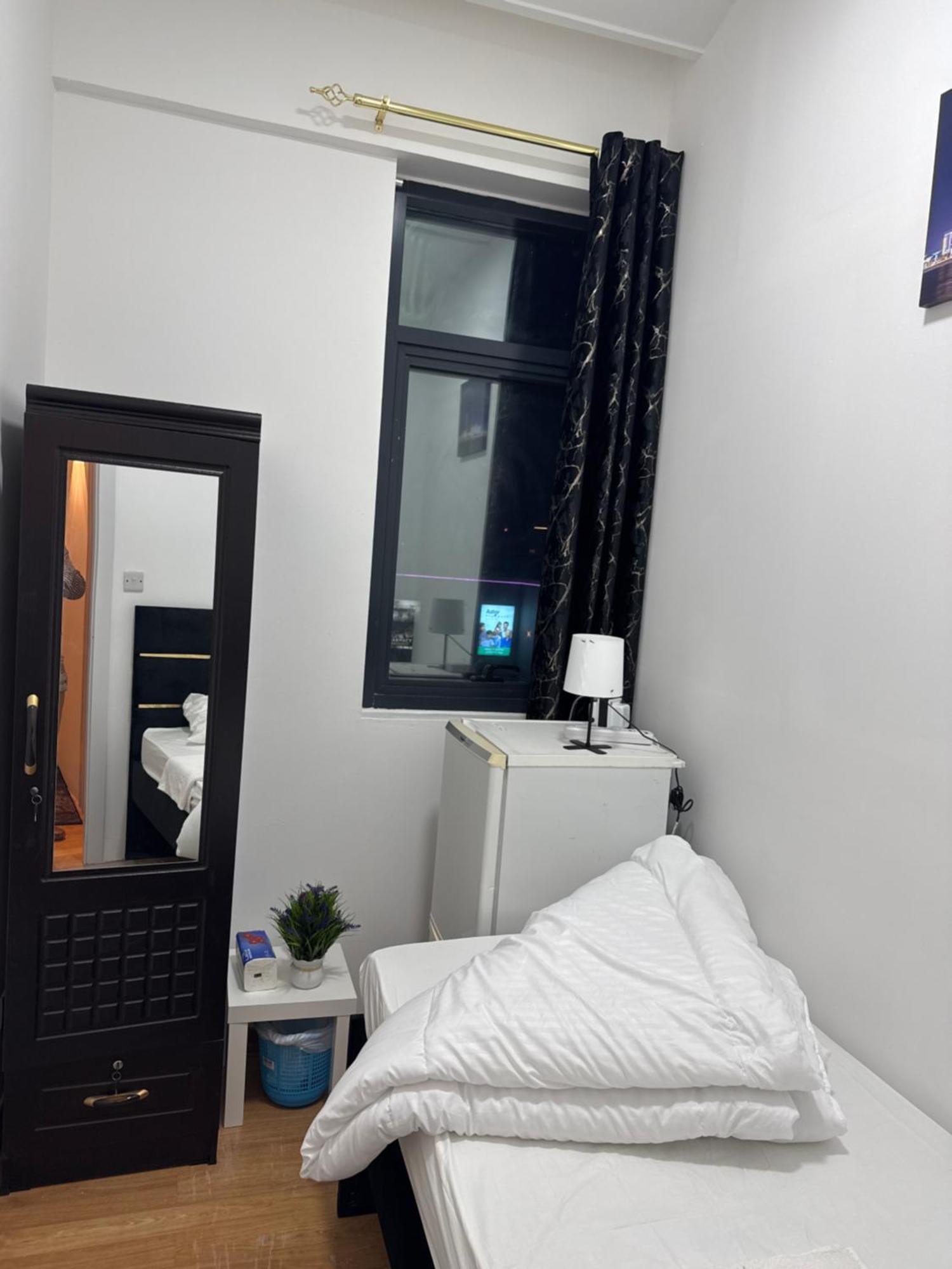 Four Stars Hostel Dubai Exterior photo